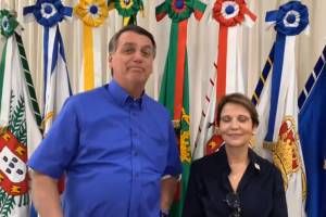 O presidente Jair Bolsonaro e a ministra da Agricultura, Tereza Cristina, gravam vídeo nesta terça-feira