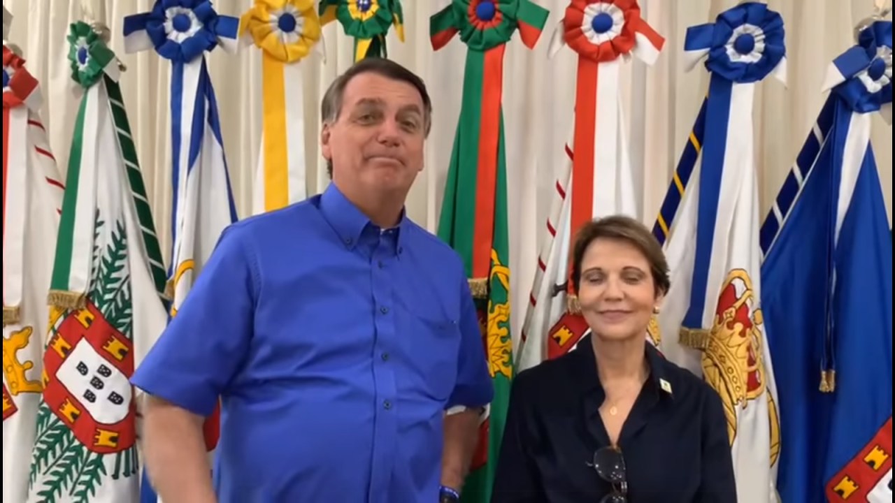 O presidente Jair Bolsonaro e a ministra da Agricultura, Tereza Cristina, gravam vídeo nesta terça-feira