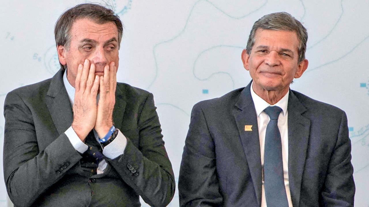 CONSTRANGIMENTO - Jair Bolsonaro e Silva e Luna: desgaste público -