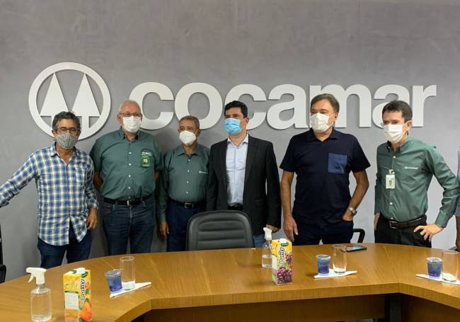 O ex-juiz Sergio Moro em visita a cooperativa em Maringá, onde dois trabalhadores morreram em um acidente