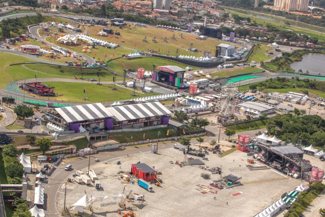 Imagem aérea do Autódromo de Interlagos na sexta-feira, 25, primeiro dia do Lollapalooza Brasil 2022 -