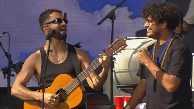 O cantor Silva convidou o rapper Criolo para dividir o palco com ele no Lollapalooza Brasil