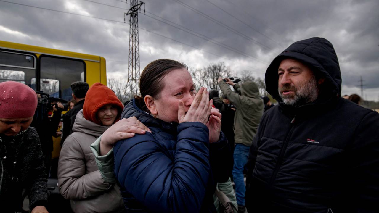Refugiados saíram de Mariupol para a cidade de Zaporizhzhia após a abertura de um corredor humanitário na semana passada - 21/04/2022