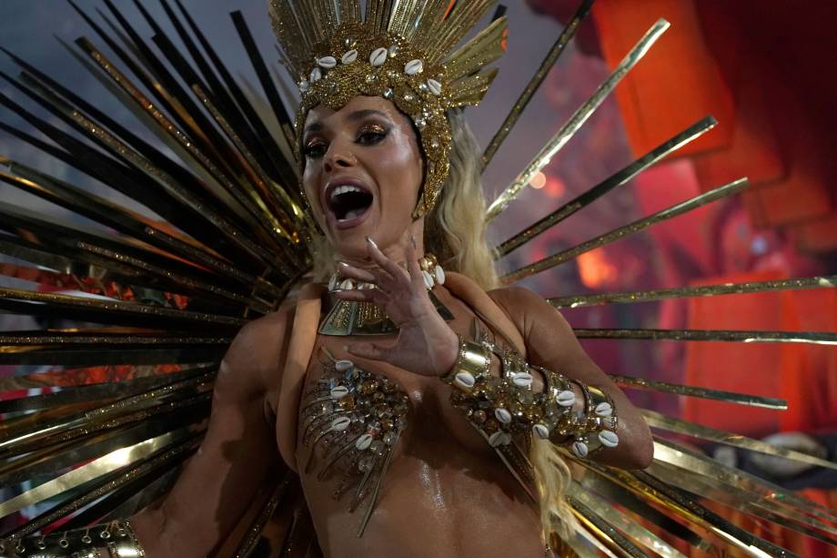 A escola de samba Grande Rio durante desfile, no Sambódromo Marquês de Sapucaí -