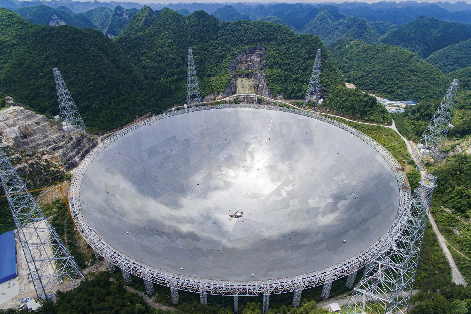LONGO ALCANCE - Radiotelescópio na China: ele enviará novas mensagens -