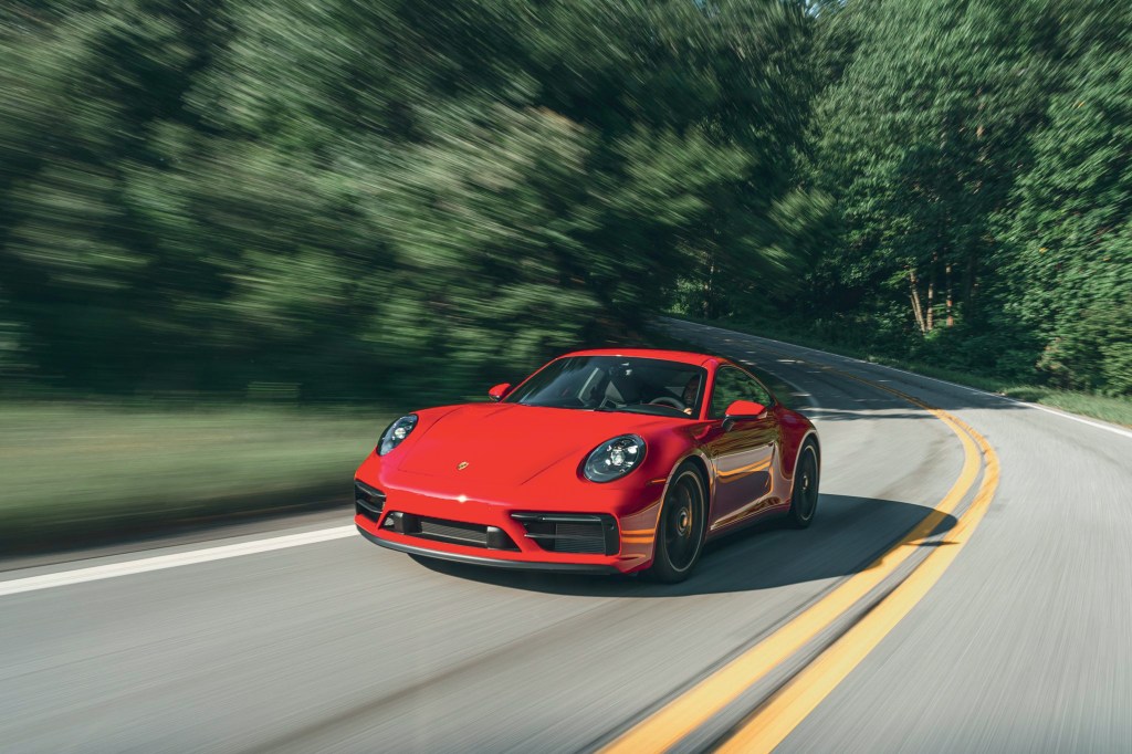 FUTURO LIMPO - O 911, modelo mais popular da Porsche: o carro esportivo poderá rodar com a gasolina sintética sem sofrer redução em seu desempenho -