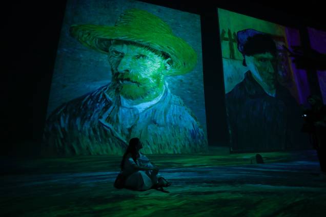 Público acompanha a exposição "Beyond Van Gogh", em São Paulo - Público acompanha a exposição "Beyond Van Gogh", em São Paulo -