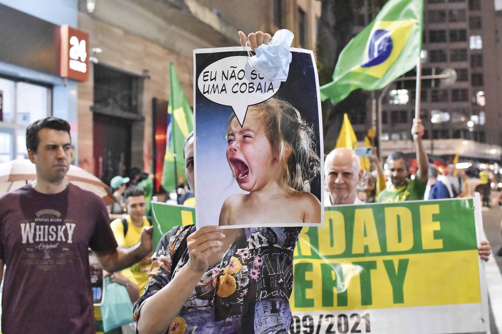 AMEAÇA - Protesto contra a vacina em São Paulo: o direito à liberdade de alguns pode vir a ser fatal para outros -