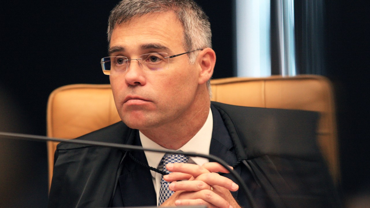 Ministro André Mendonça durante sessão plenária do STF -