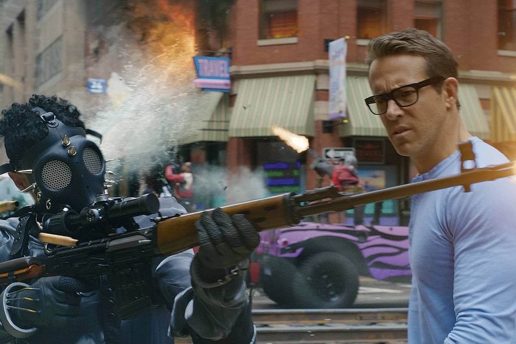 RESISTÊNCIA - Ryan Reynolds em Free Guy: o filme estreou em meio à pandemia como símbolo da volta dos cinemas -