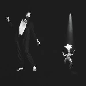 ALBUM-Chloë-and-the-Next-20th-Century.jpg Chloë and the Next 20th Century, de Father John Misty (disponível nas plataformas de streaming) -