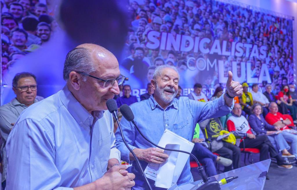 O ex-governador Geraldo Alckmin (PSB) e o ex-presidente Lula (PT), durante encontro com sindicatos