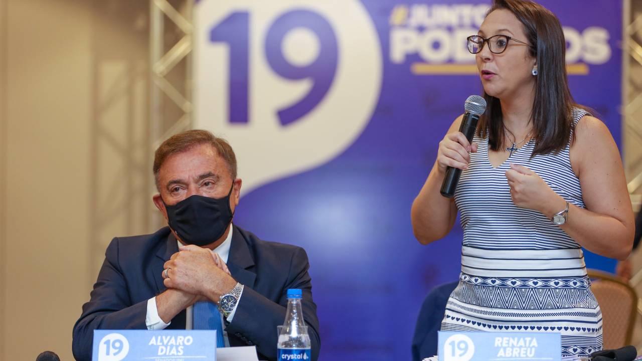 O senador Alvaro Dias (PR) e a presidente nacional do Podemos, Renata Abreu