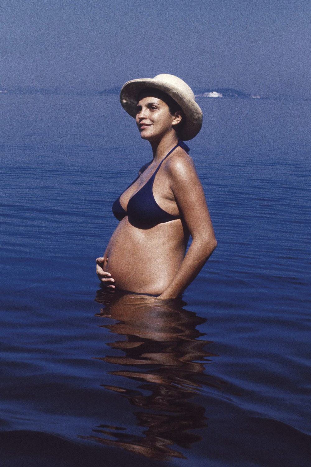 PIONEIRA - Leila e seu biquíni, nos anos 1970: escândalo na Praia de Ipanema -