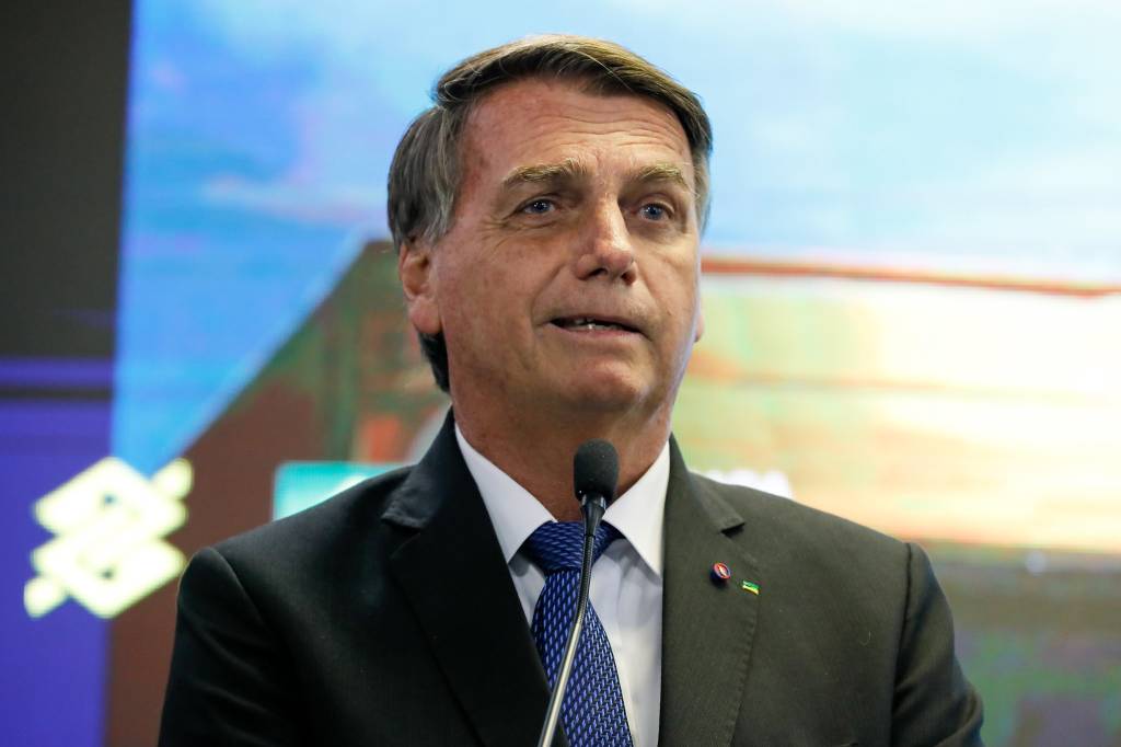 Bolsonaro ironiza sigilos decretados por seu governo: ‘em 100 anos saberá’