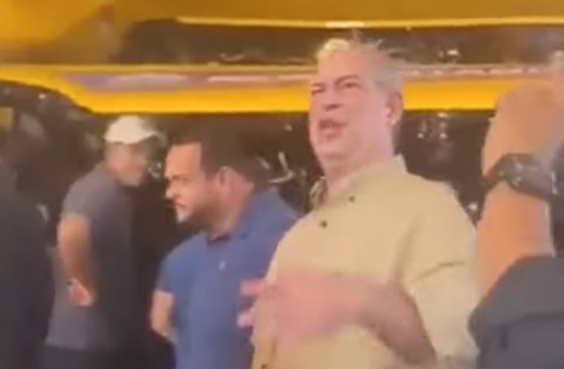 Ciro Gomes during friction with a man who approached him to provoke him in Ribeirão Preto-SP.