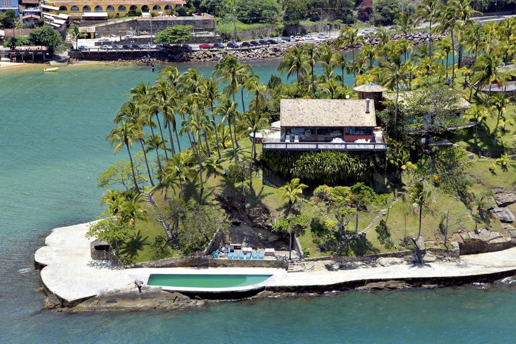 Casa-do-ex-senador-Gilberto-Miranda,-na-Ilha-das-Cabras,-em-Ilhabela.-Indiciado.jpg PARAÍSO - Ilha das Cabras: após ação do MP, o local foi retomado pela União -