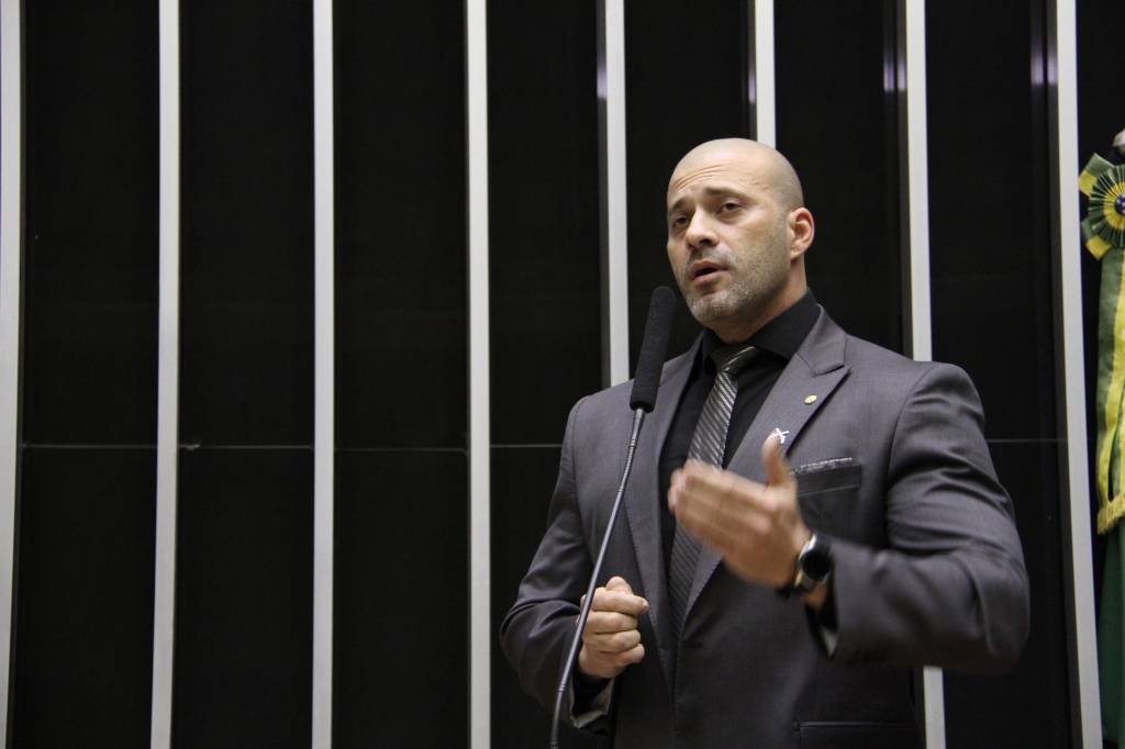 Moraes autoriza progressão de Daniel Silveira para regime aberto