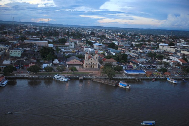 Cidade de Itaituba, no estado do Pará, `a margem do Rio Tapajós.