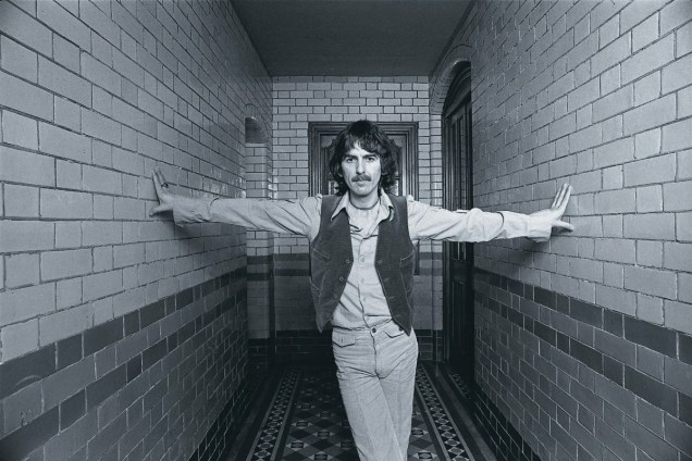 George Harrison, músico, guitarrista e cantor, já em carreira solo.