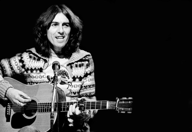 George Harrison, durante apresentação no programa Saturday Night, em 1976.