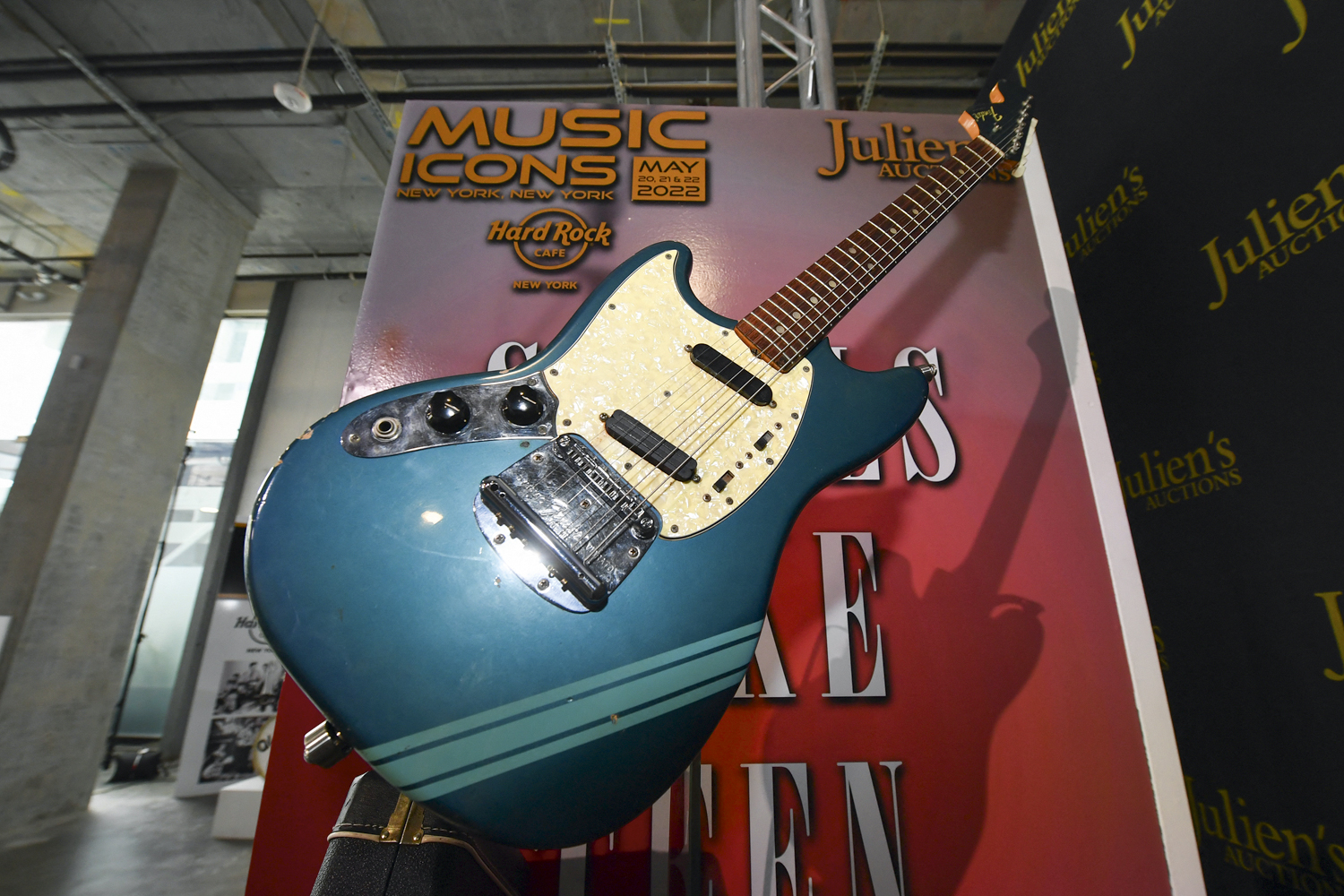 ICÔNICA - A Fender Mustang, de Cobain: o leiloeiro quer arrecadar 800 000 dólares -