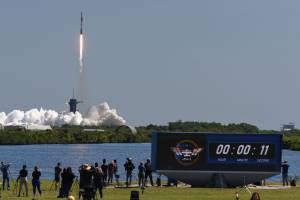 Axiom Space Launches First Private Astronaut Mission to the ISS