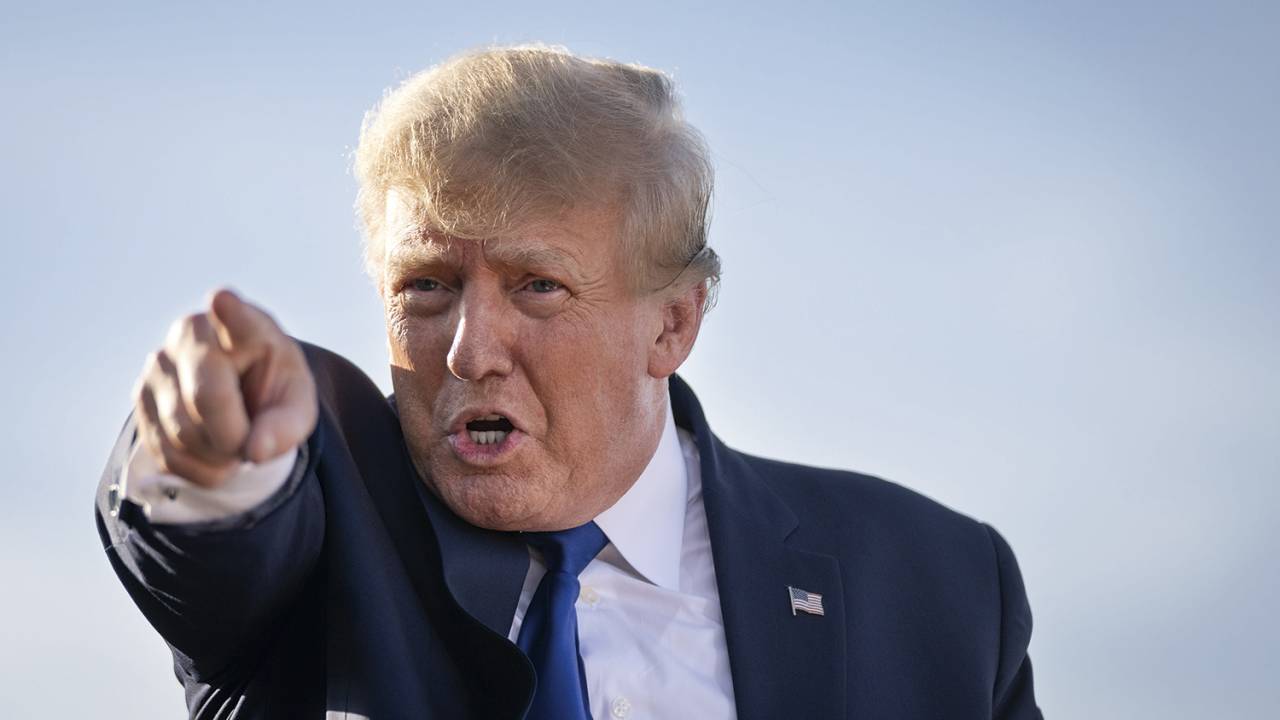 DONALD TRUMP