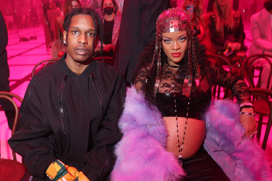 A$AP Rocky e Rihanna na Semana de Moda de Milão em fevereiro de 2022 -