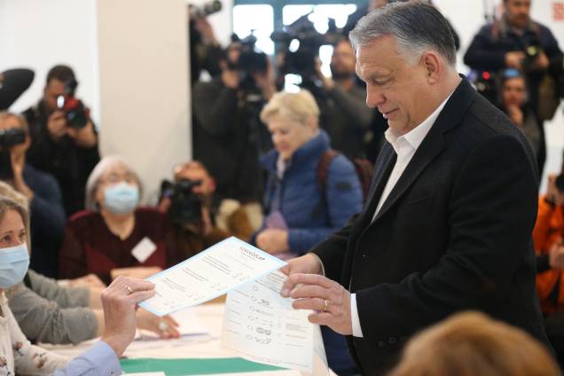 Viktor Orban durante votação para as eleições húngaras -