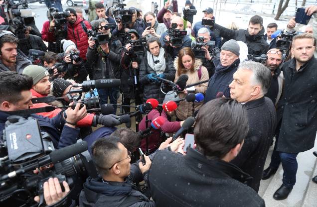 Viktor Orban, fala à imprensa depois de votar durante as eleições do Parlamento Nacional -