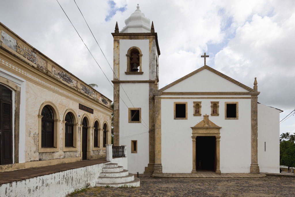 FACHADA - Igreja dos Santos Cosme e Damião, no centro histórico de Igarassu, em Pernambuco: resgate da arquitetura -