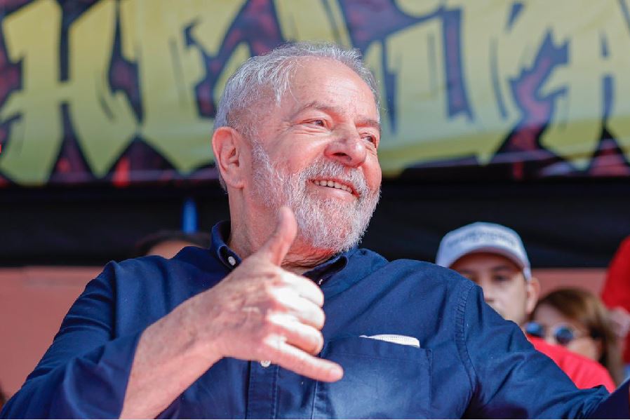 Former President Luiz Inácio Lula da Silva (PT), during a visit to the Heliópolis favela in São Paulo