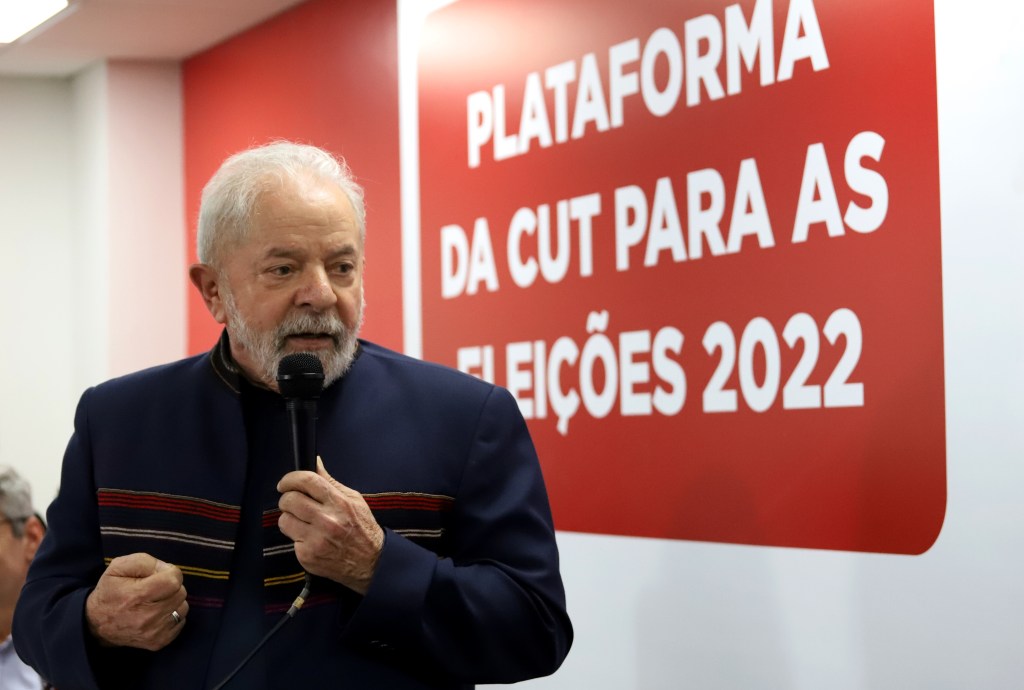 O ministro de Minas e Energia, Alexandre Silveira; o presidente Lula; e o presidente da Petrobras, Jean Paul Prates — Foto: Divulgação