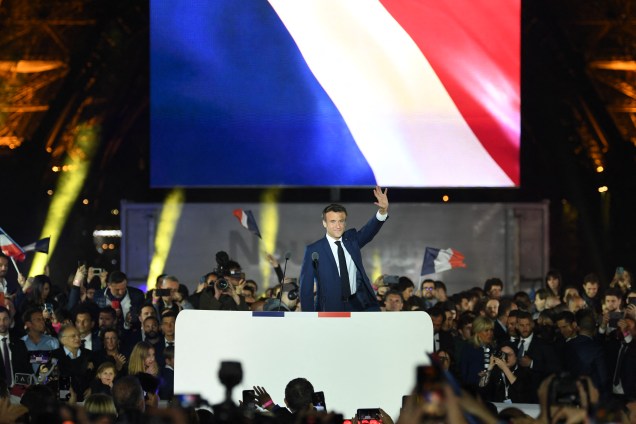 O presidente Emmanuel Macron, confirma sua vitória, na França, em Paris, neste domingo, 24/04/2022.