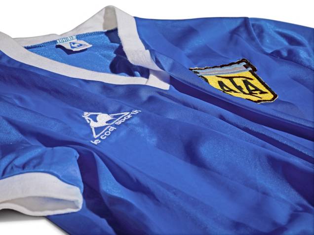A camisa usada por Diego Maradona quando marcou duas vezes contra a Inglaterra na Copa do Mundo de 1986 - A camisa usada por Diego Maradona quando marcou duas vezes contra a Inglaterra na Copa do Mundo de 1986 -