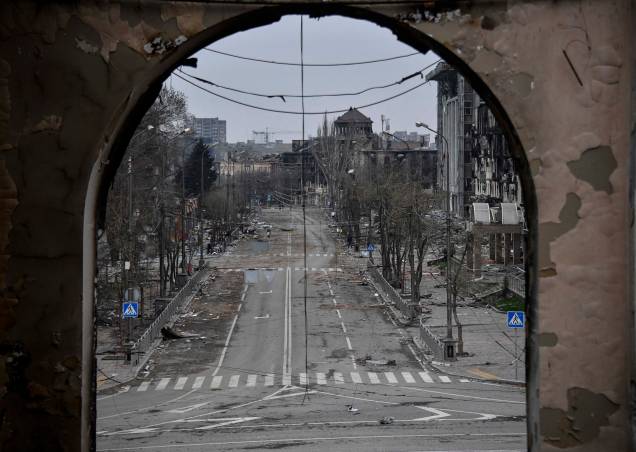 Cenas de destruição em Mariupol, após intensos ataques russo, em 12 de abril de 2022. Cenas de destruição em Mariupol, após intensos ataques russo, em 12 de abril de 2022.