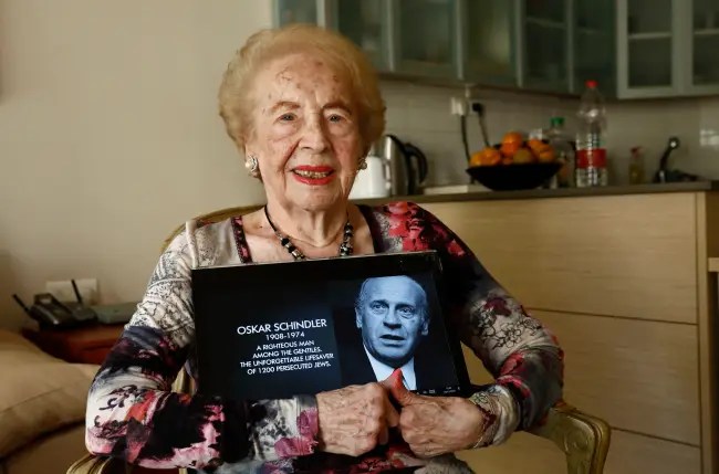 Mimi Reinhardt, secretária que elaborou a lista de Schindler, morre aos 107 anos em Israel -