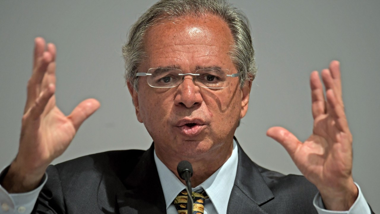 The new Brazilian Economy Minister, Paulo Guedes speaks during a ceremony in which he took office in Brasilia, on January 02, 2019. - Brazl's President Jair Bolsonaro has appointed a free-marketeer, Paulo Guedes, as economy minister to push through reforms to bring down Brazil's swelling debt, mainly through privatizations, tax changes and encouraging foreign investment. (Photo by CARL DE SOUZA / AFP)