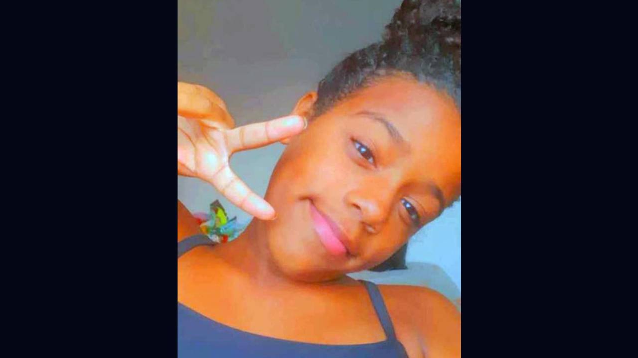 Raquel Antunes da Silva, de 11 anos, perdeu uma perna - Reprodução/Reprodução Leia mais em: https://veja.abril.com.br/brasil/menina-de-11-anos-perde-a-perna-em-acidente-no-sambodromo-estado-e-grave/