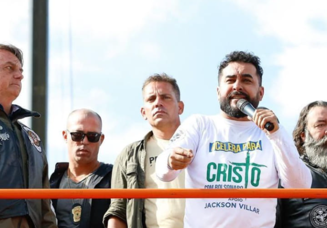 O empresário Jackson Vilar, ao lado do presidente Jair Bolsonaro, no evento da motociata em SP em junho de 2021