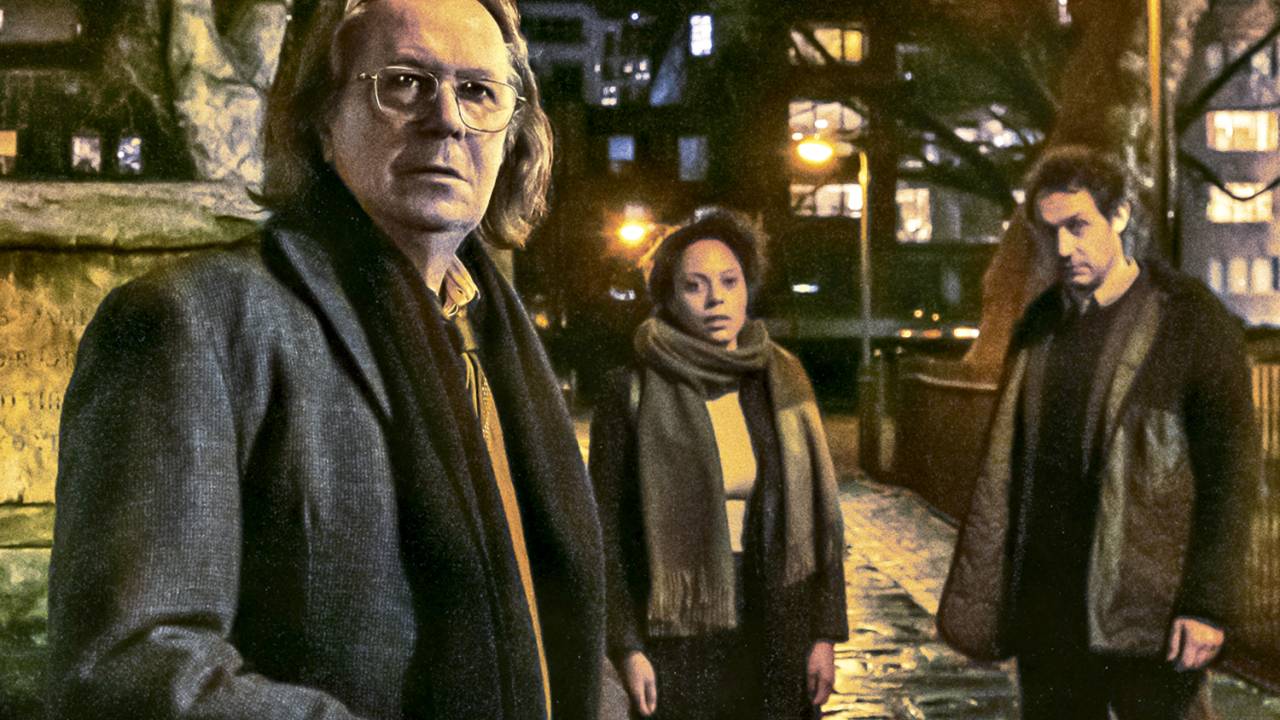 AZARÕES - Oldman (à esq.) à frente de seus “perdedores”: o avesso do 007 -