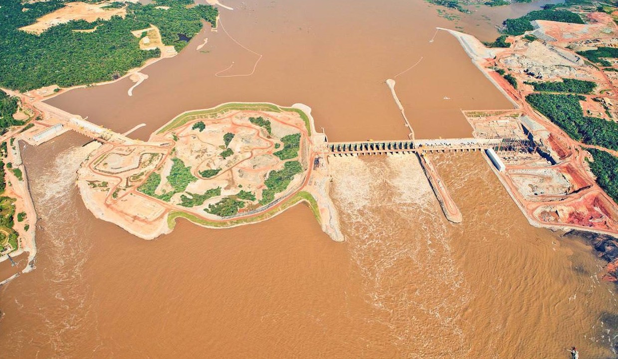 Imagem aérea da Usina Hidrelétrica de Santo Antônio, na cidade de Porto Velho -