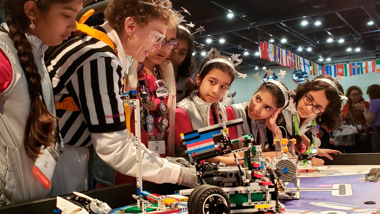 PROJEÇÃO GLOBAL - A participação em torneios de robótica como parte de um amplo projeto pedagógico -