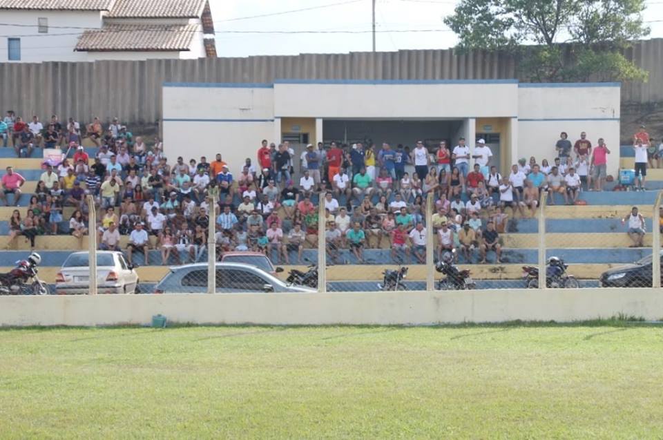 Foto do Estádio Estádio Municipal José Carlos Romero, em João Alfredo (MG), conhecido como "Pinicão"
