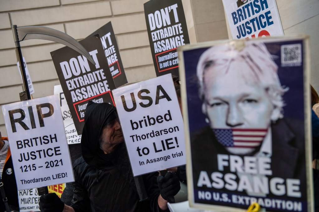 Protesto contra a extradição de Julian Assange