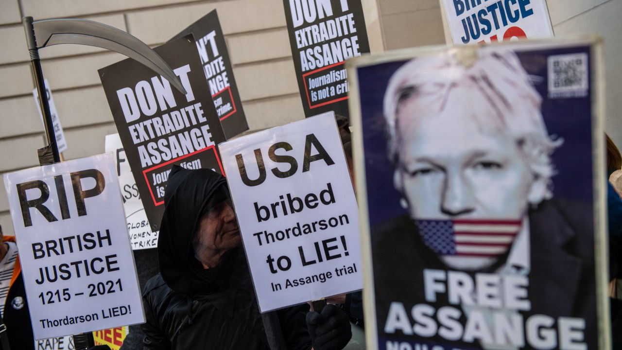 Protesto contra a extradição de Julian Assange