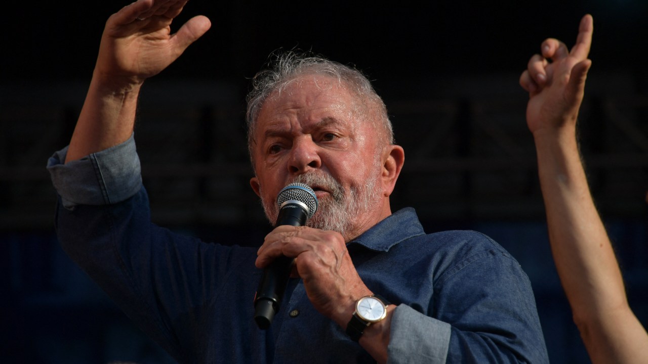 Former Brazilian President Luiz Inacio Lula da Silva delivers a speech during a May Day (Labour Day) rally to mark the international day of the workers, in Sao Paulo, Brazil, on May 1, 2022. (Photo by Nelson ALMEIDA / AFP)