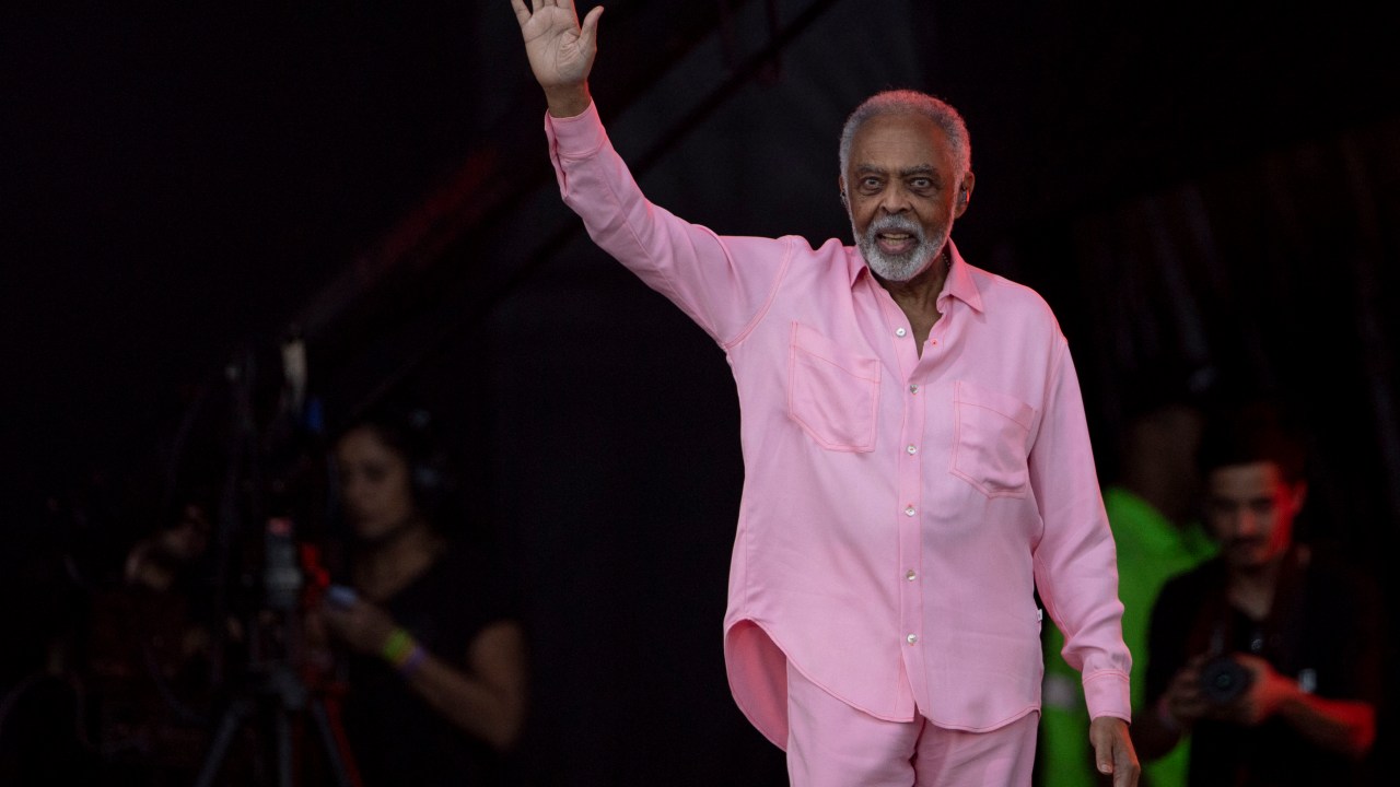 Brazilian songwriter and singer Gilberto Gil acknowledges the crowd during the MITA Music Festival at the Jockey Club of Rio de Janeiro, Brazil on May 22, 2022. (Photo by MAURO PIMENTEL / AFP)