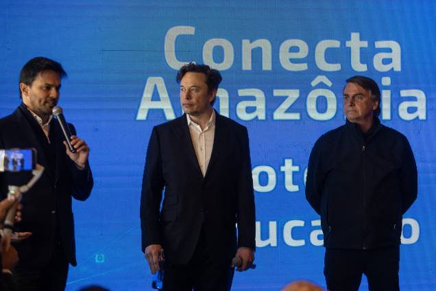 Fábio Faria, Jair Bolsonaro e Elon Musk, durante encontro no hotel Fasano, em Porto Feliz-SP -